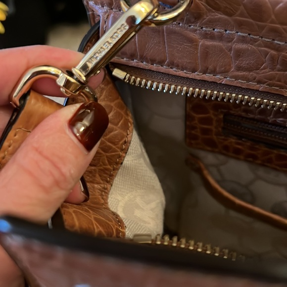 Michael Kors Denim and Crocodile Stamped Leather Bag with Crossbody Strap. 🐊 - Picture 7 of 15